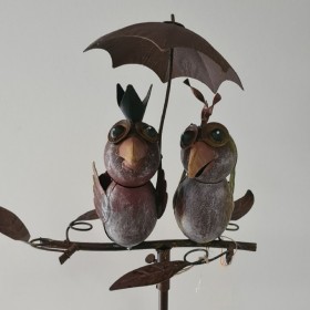 Couple d'oiseaux sur pique