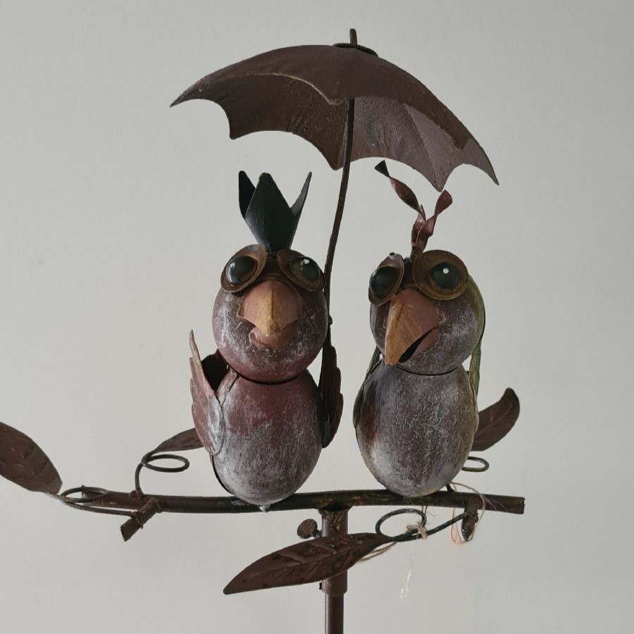 Couple d'oiseaux sur pique