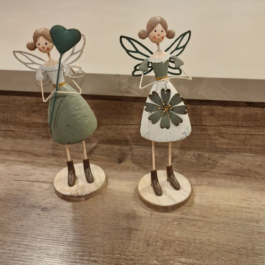 Fée en métal avec fleur