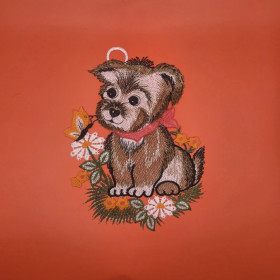 Chien avec fleur et papillon